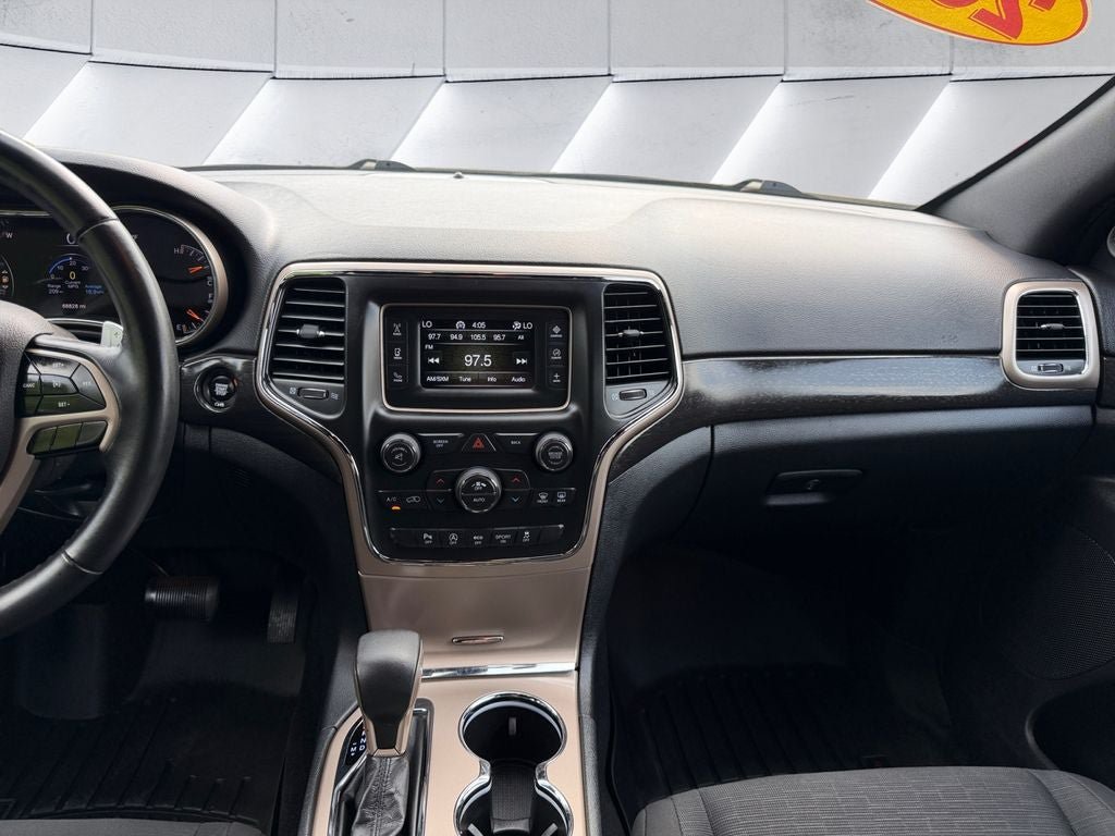 Used 2017 Jeep Grand Cherokee Laredo w/ Quick Order Package 23E AWD/4WD image 12