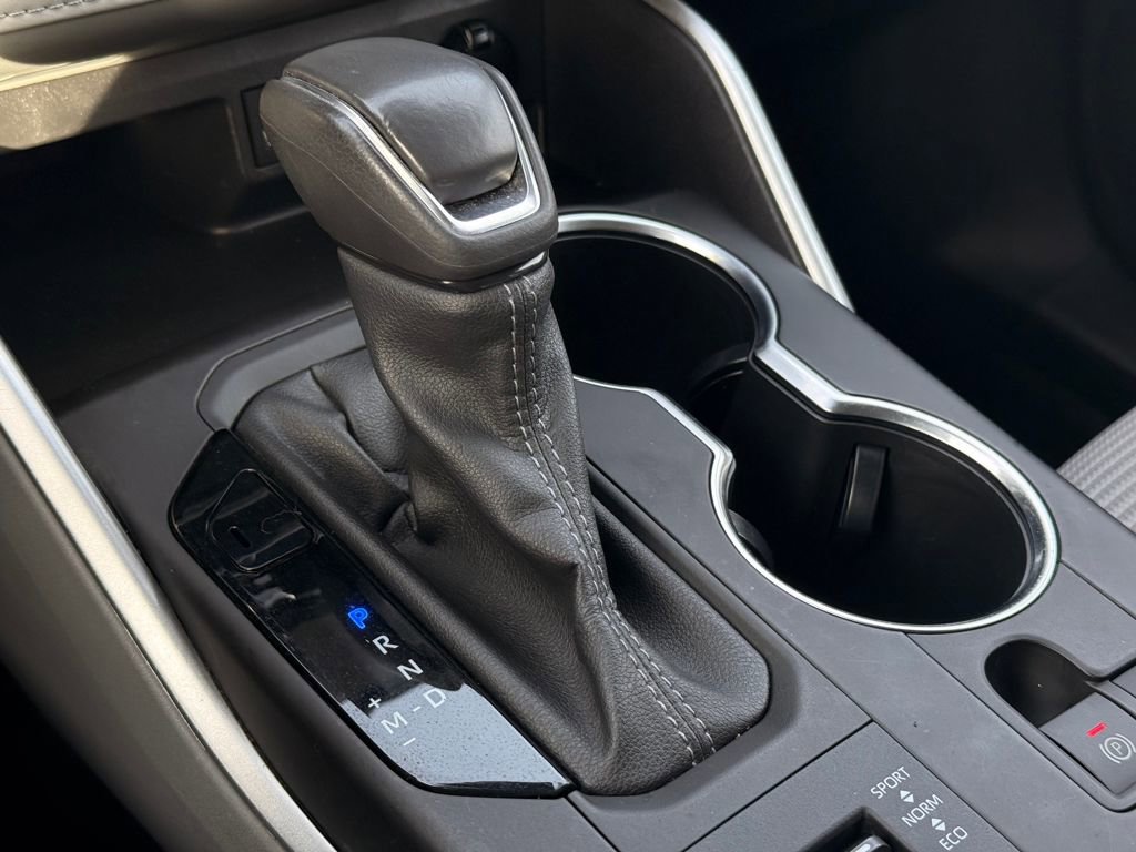 Used 2022 Toyota Highlander LE image 32