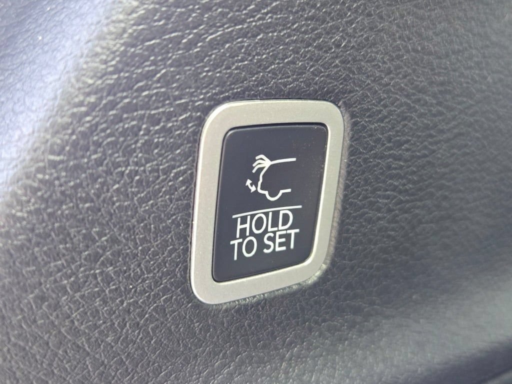 New 2027 Chrysler Pacifica Select AWD/4WD image 17