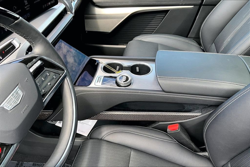 Certified 2026 Cadillac Vistiq Premium Luxury w/ LPO, Floor Liner Package AWD/4WD image 18