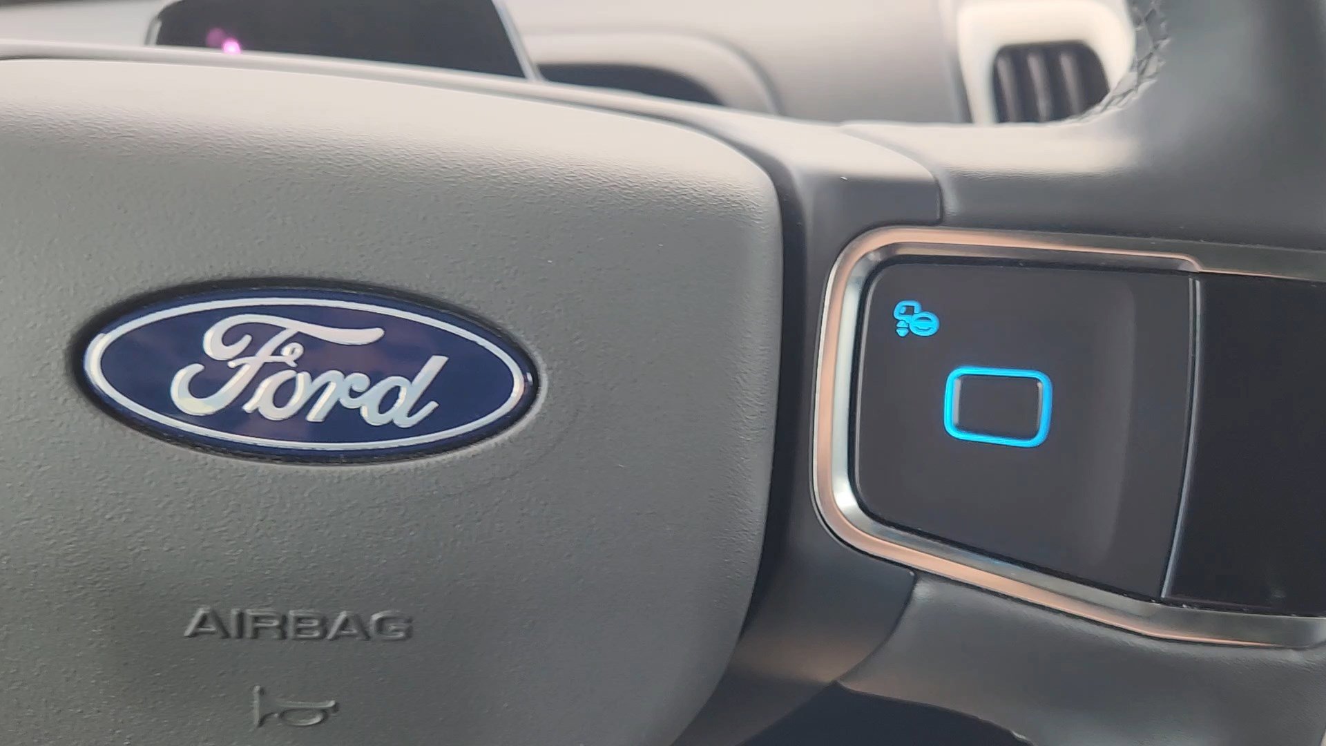 Certified 2025 Ford Expedition Active AWD/4WD image 13