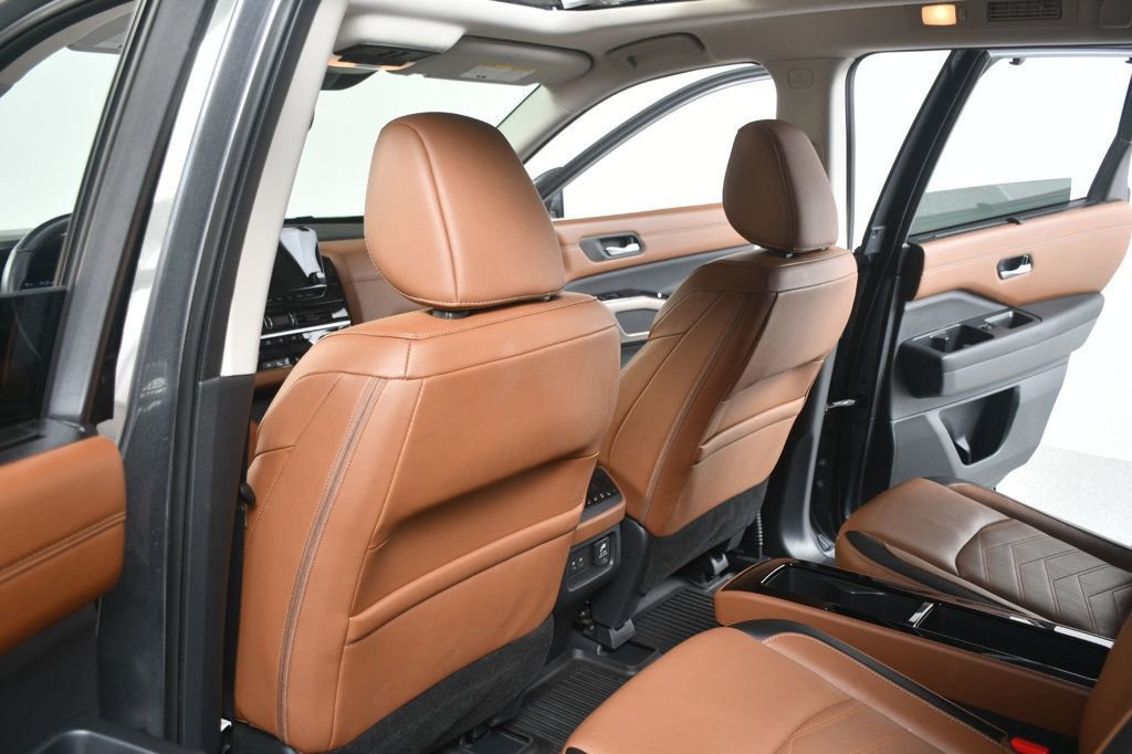 Used 2024 Nissan Pathfinder Platinum FWD image 33