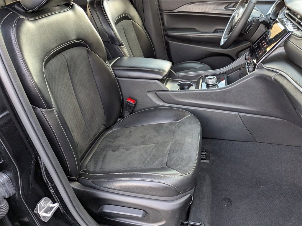 Used 2024 Jeep Grand Cherokee Altitude image 39