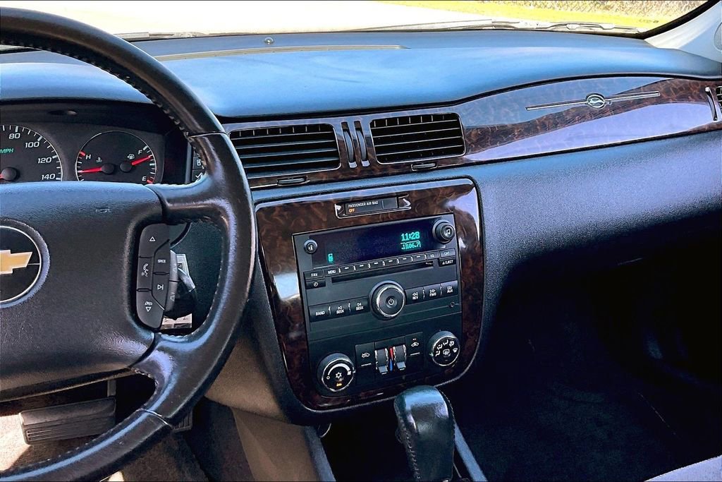 Used 2014 Chevrolet Impala LT w/ LT Sunroof Package image 8