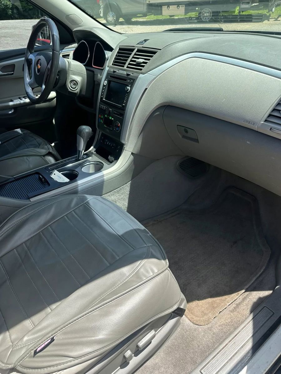 Used 2011 Chevrolet Traverse LT w/ LPO, 'HIT The Road' Package FWD image 11