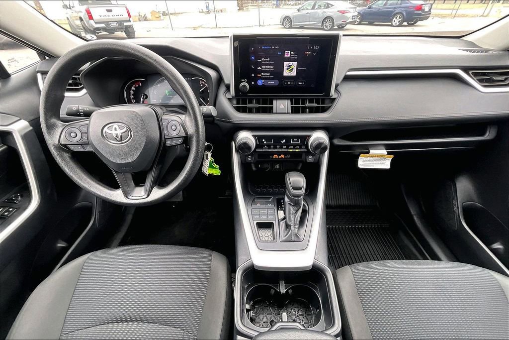 Used 2025 Toyota RAV4 LE AWD/4WD image 20