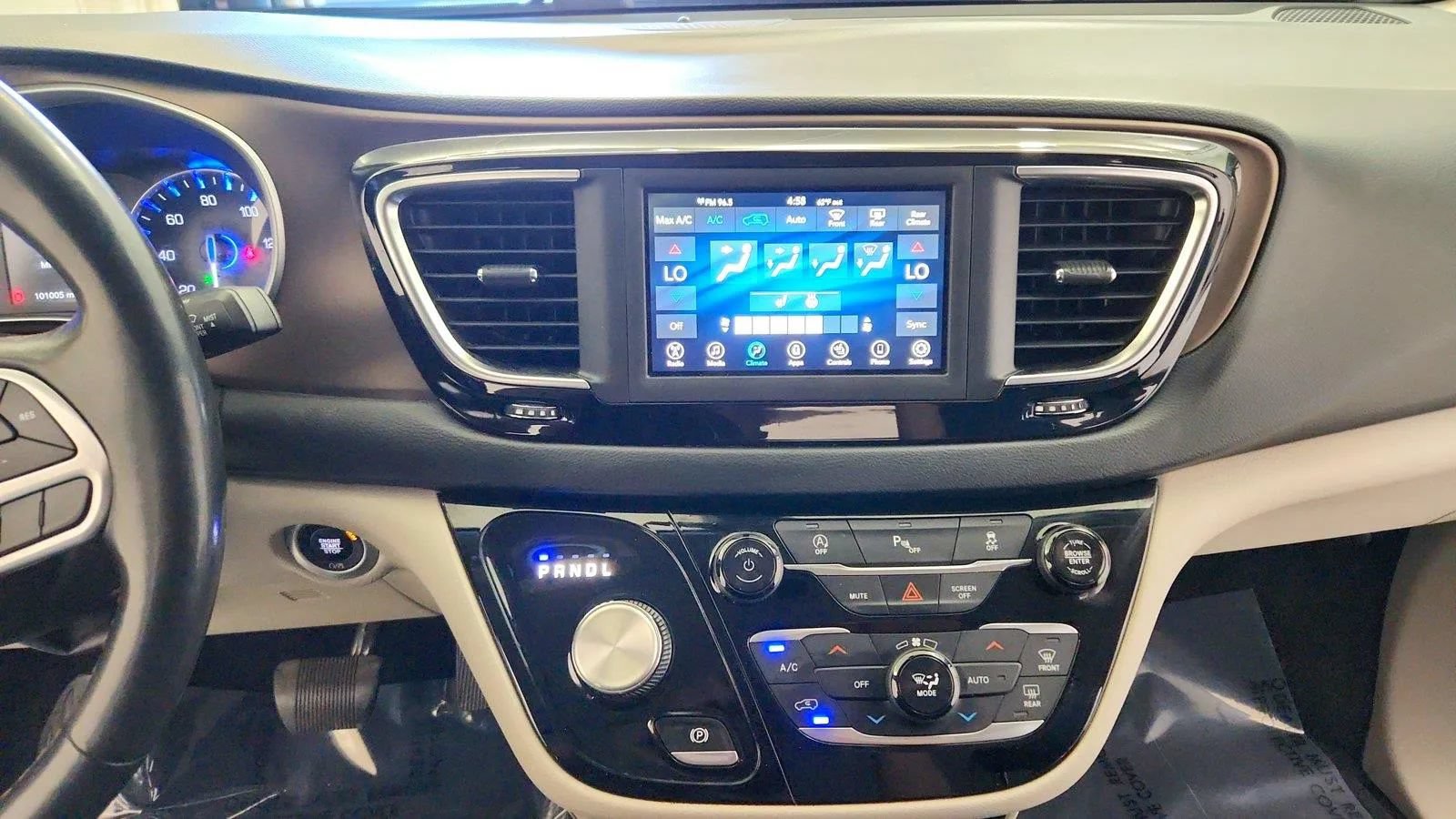 Used 2019 Chrysler Pacifica Touring-L FWD image 19