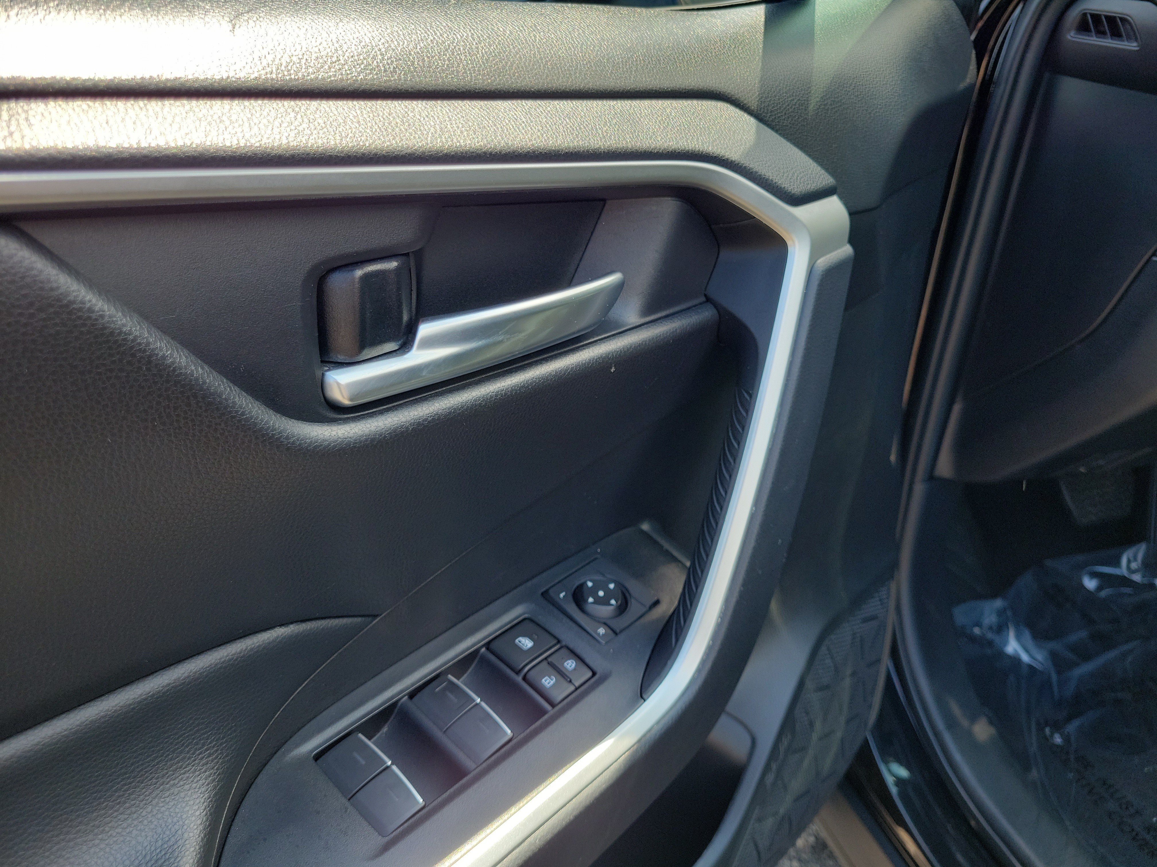 Used 2024 Toyota RAV4 XLE AWD/4WD image 18