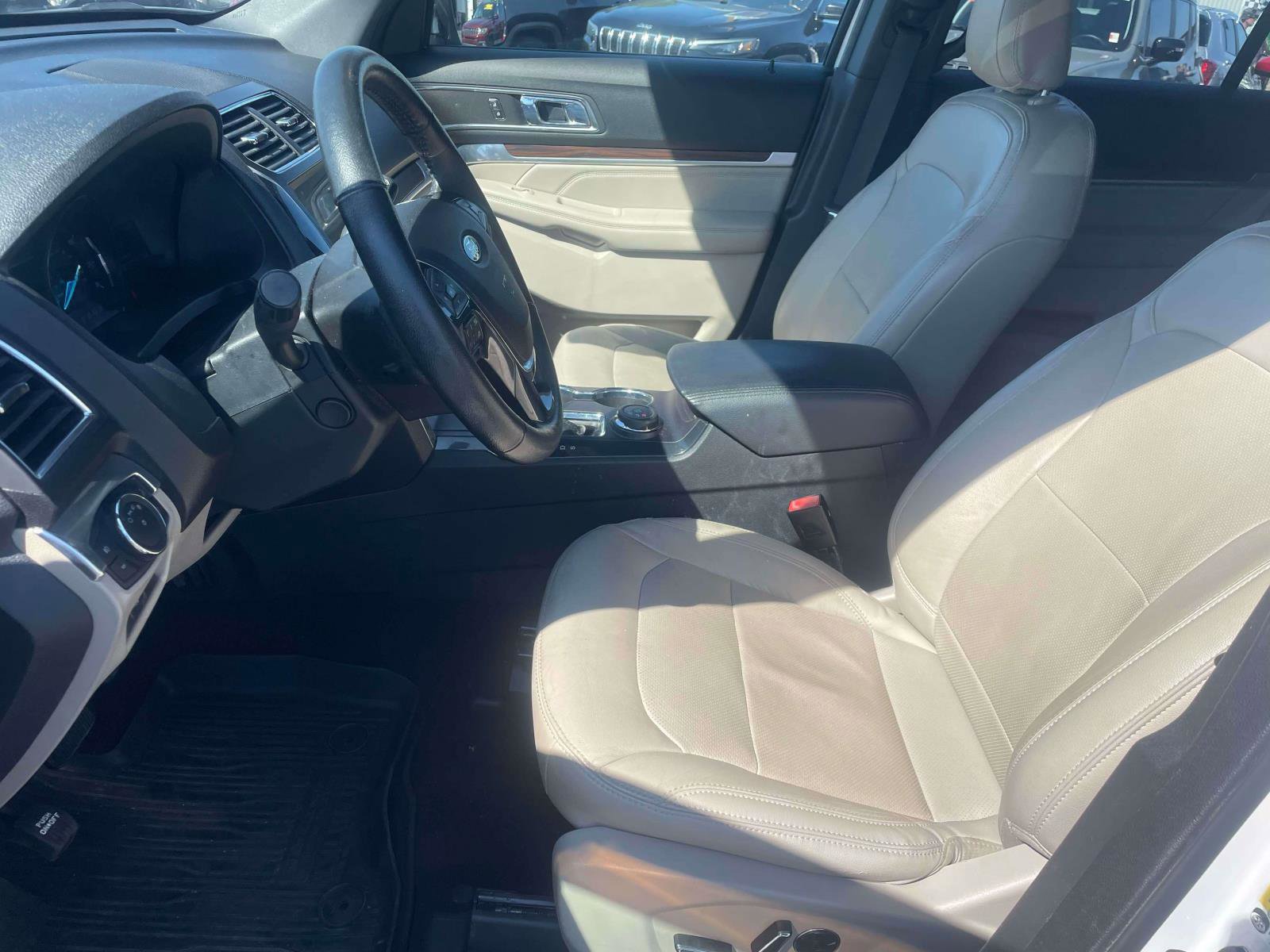 Used 2018 Ford Explorer Limited w/ Equipment Group 301A AWD/4WD image 5