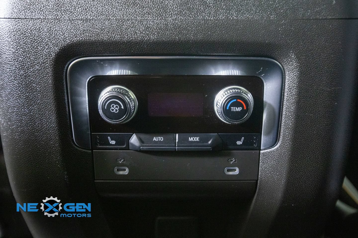 Used 2023 GMC Yukon XL AT4 w/ AT4 Premium Package AWD/4WD image 33