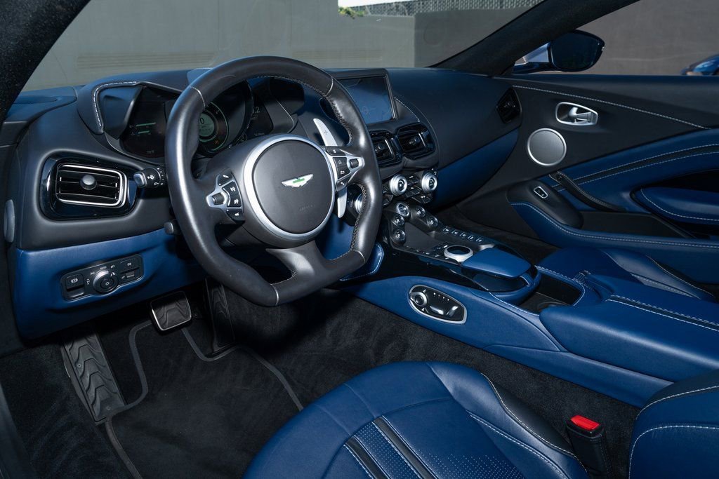 Used 2023 Aston Martin V8 Vantage Roadster RWD image 17