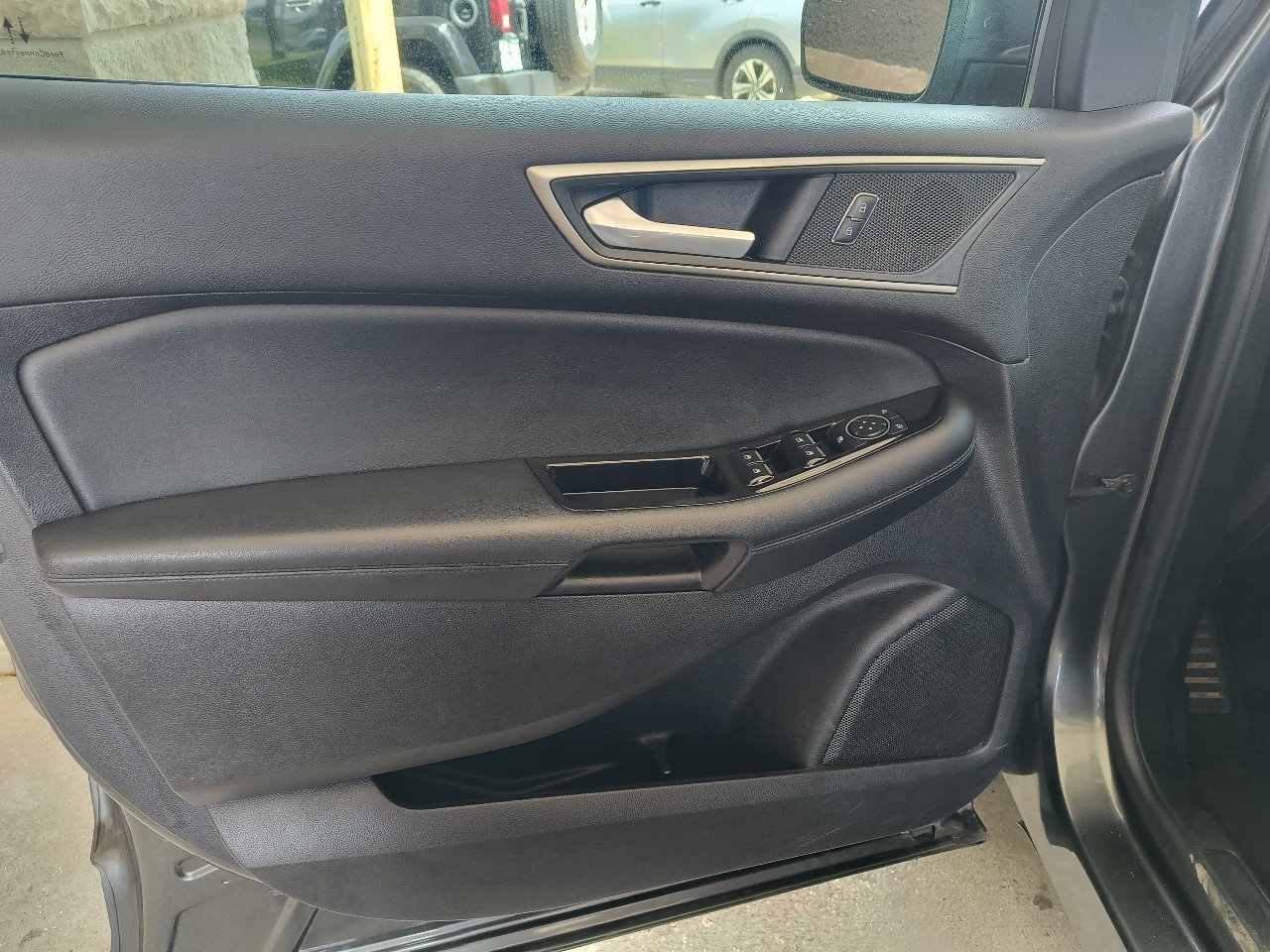 Used 2020 Ford Edge SEL image 16