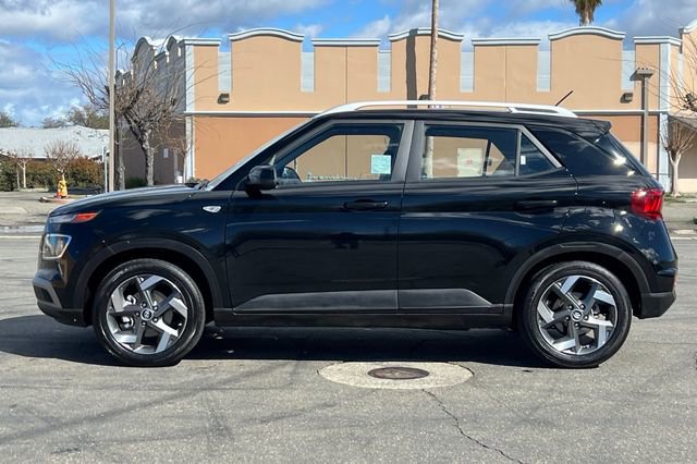 Used 2025 Hyundai Venue SEL image 7