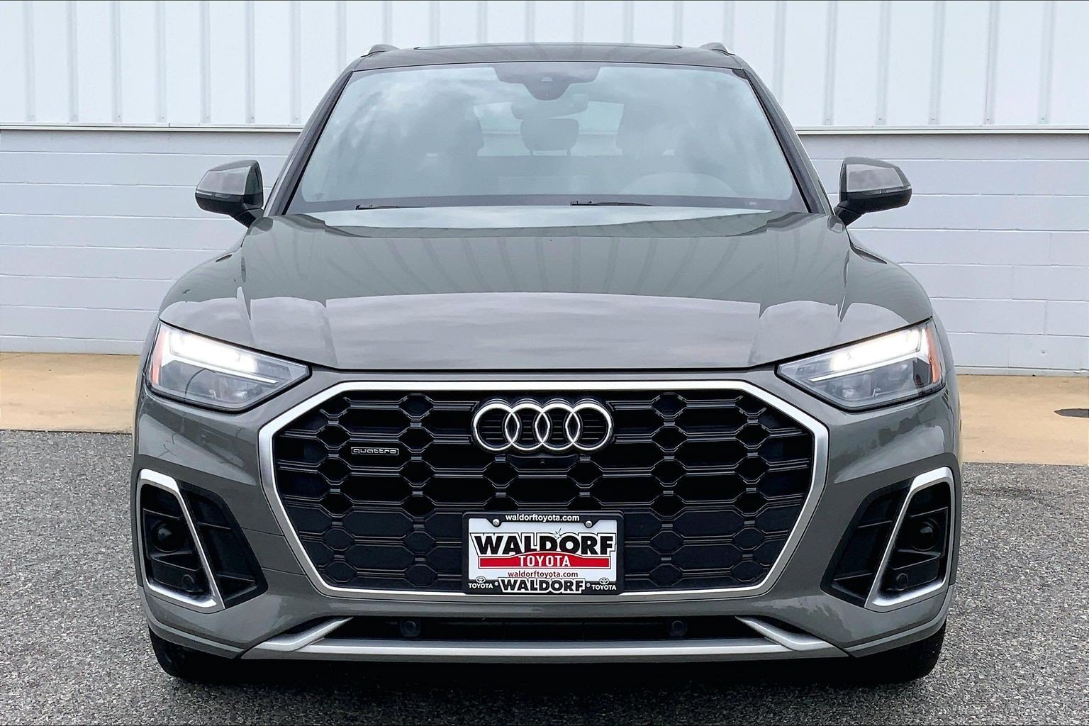 Used 2023 Audi Q5 2.0T Premium Plus w/ Premium Plus Package AWD/4WD image 3