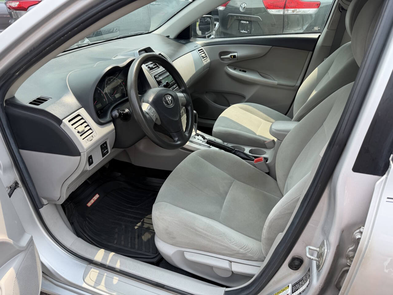 Used 2012 Toyota Corolla LE FWD image 5
