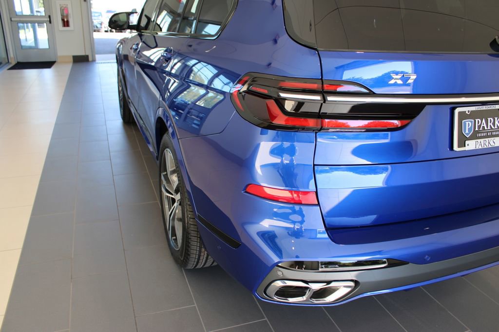 Used 2025 BMW X7 M60i AWD/4WD image 42