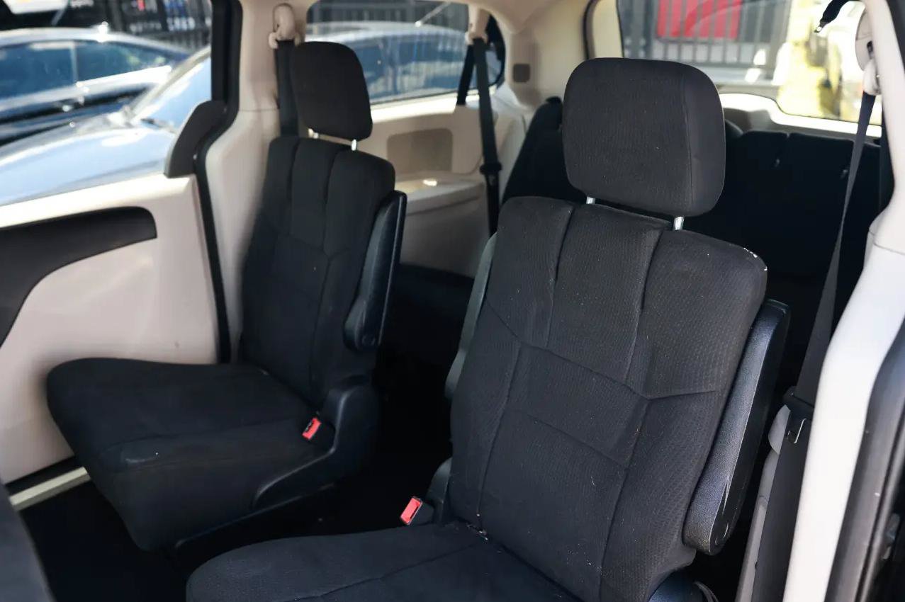 Used 2011 Dodge Grand Caravan Express FWD image 8