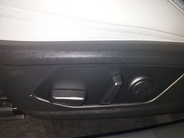 Used 2024 Hyundai Elantra Limited FWD image 18