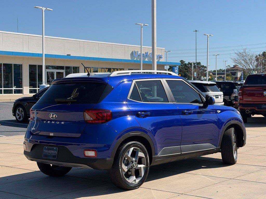 Used 2025 Hyundai Venue SEL FWD image 25