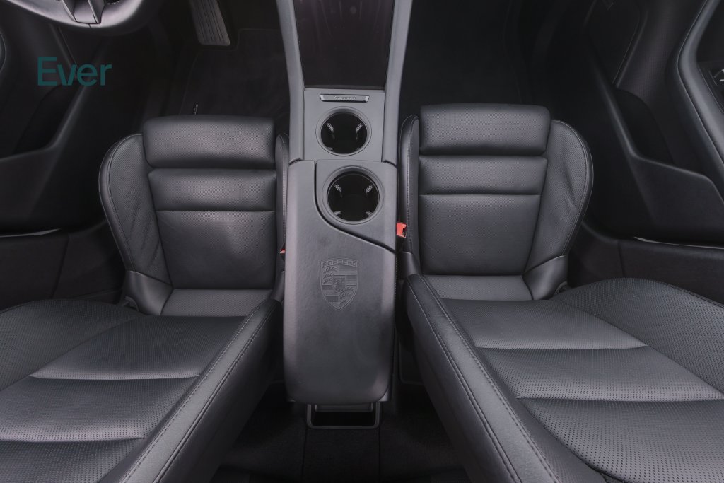 Used 2022 Porsche Taycan RWD image 27