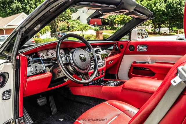 Used 2016 Rolls-Royce Dawn RWD image 34