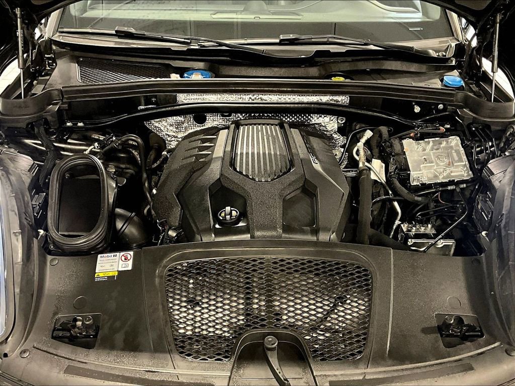 Certified 2023 Porsche Macan image 15