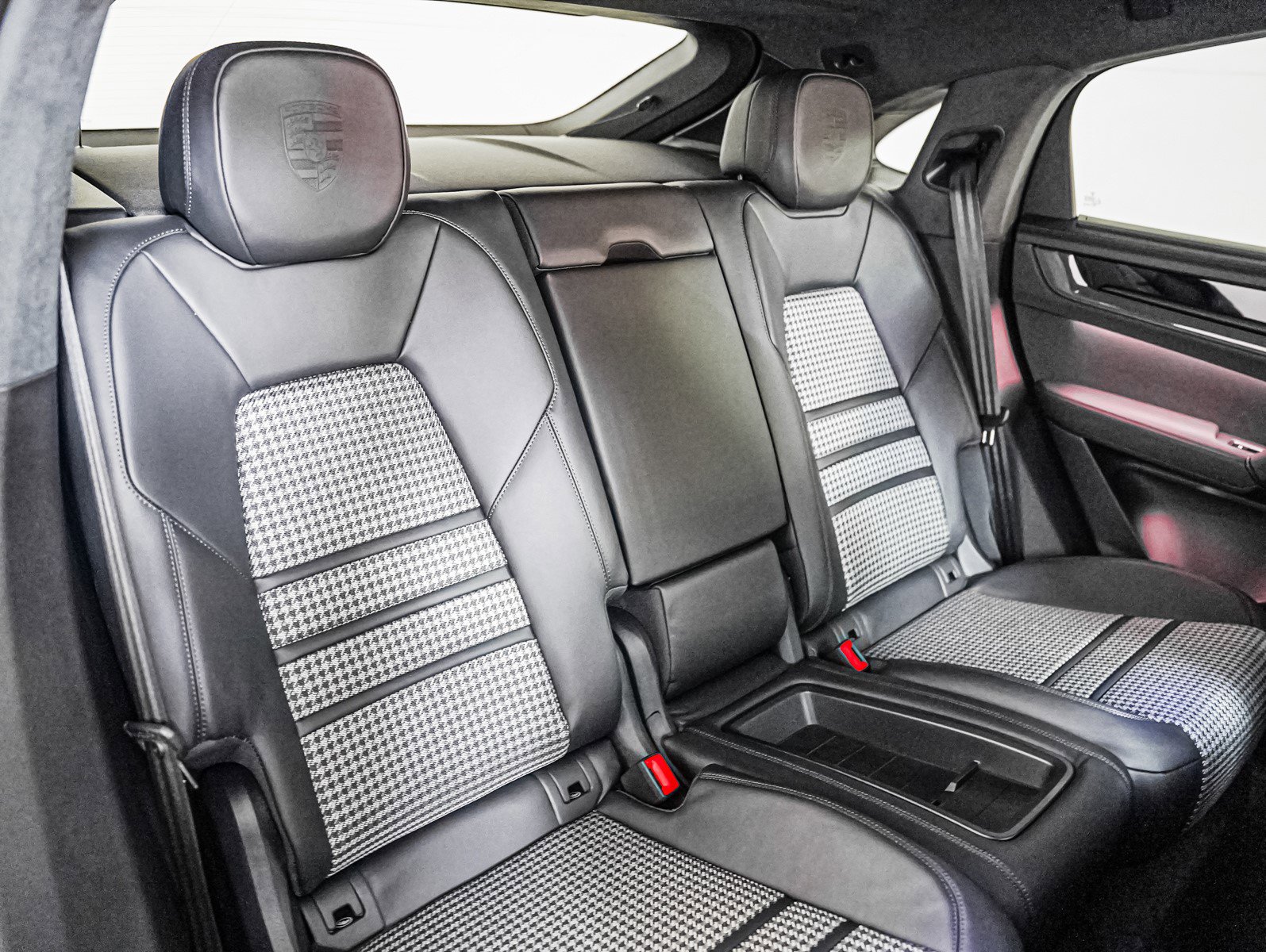 New 2026 Porsche Cayenne GTS image 6