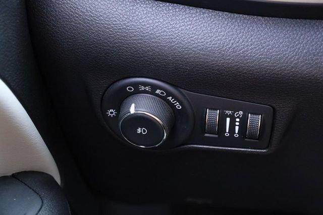 Used 2025 Jeep Compass Limited AWD/4WD image 21