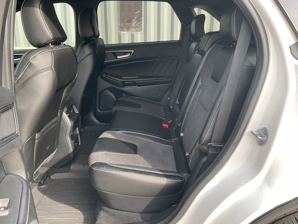 Used 2022 Ford Edge ST image 16