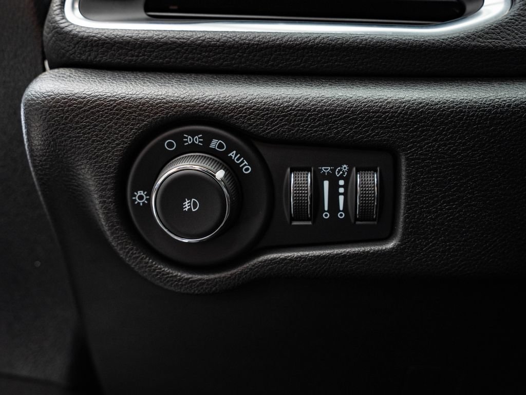 Used 2022 Chrysler Pacifica Limited w/ Uconnect Theater Family Group AWD/4WD image 43