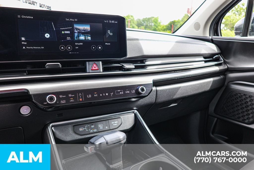 Used 2025 Kia Carnival SX w/ SX Dark Edition Package FWD image 41