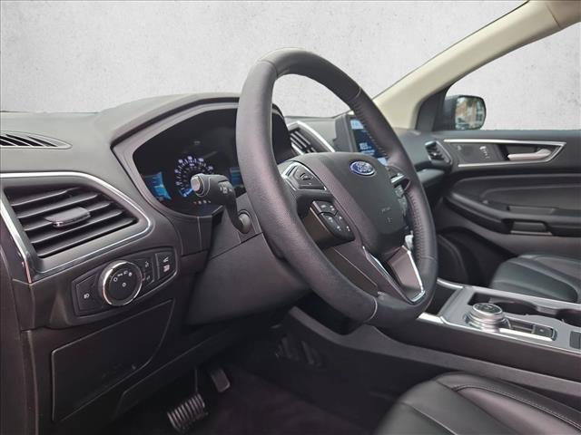 Used 2022 Ford Edge Titanium AWD/4WD image 9