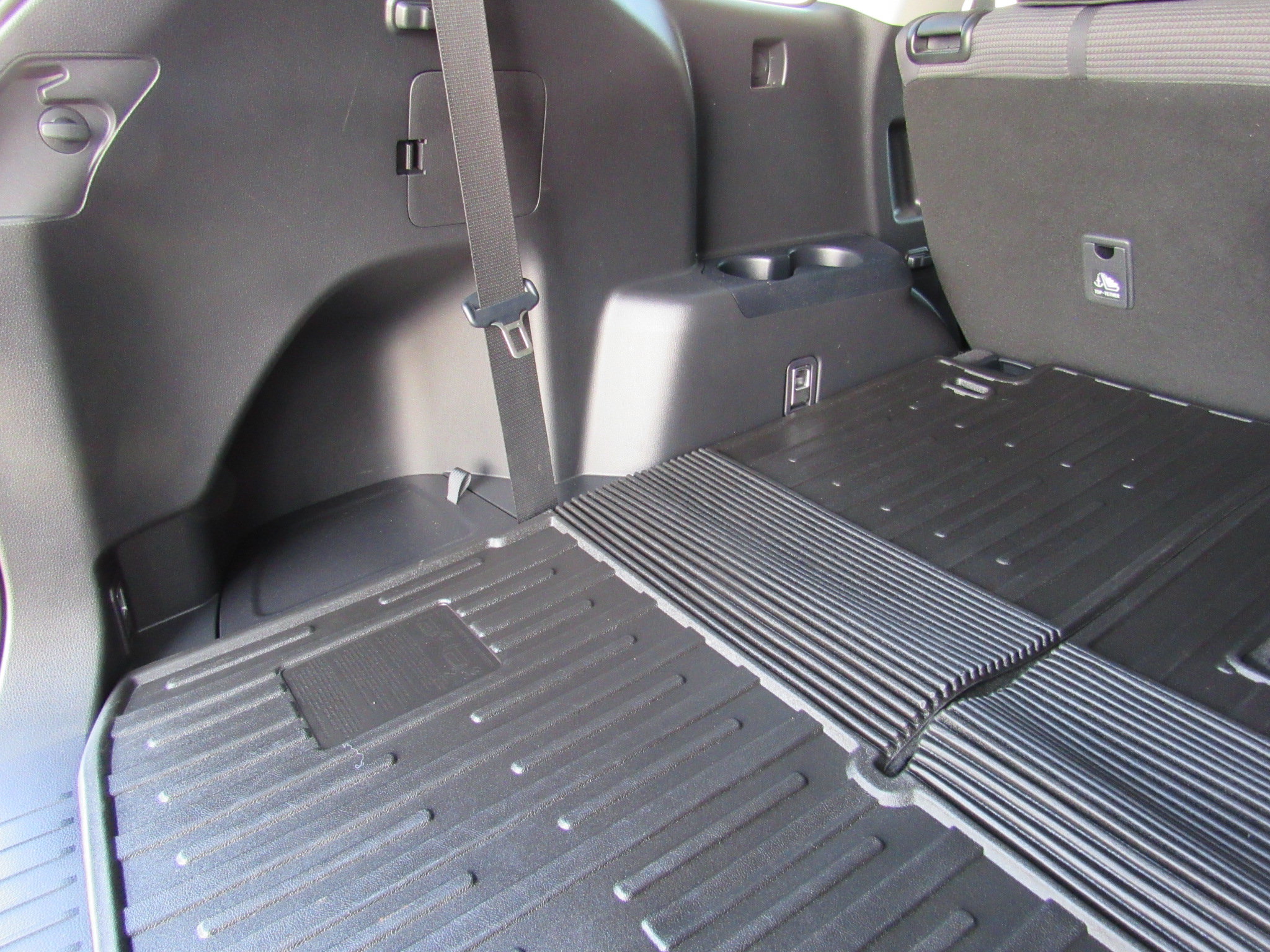 Used 2023 Toyota Highlander LE FWD image 37