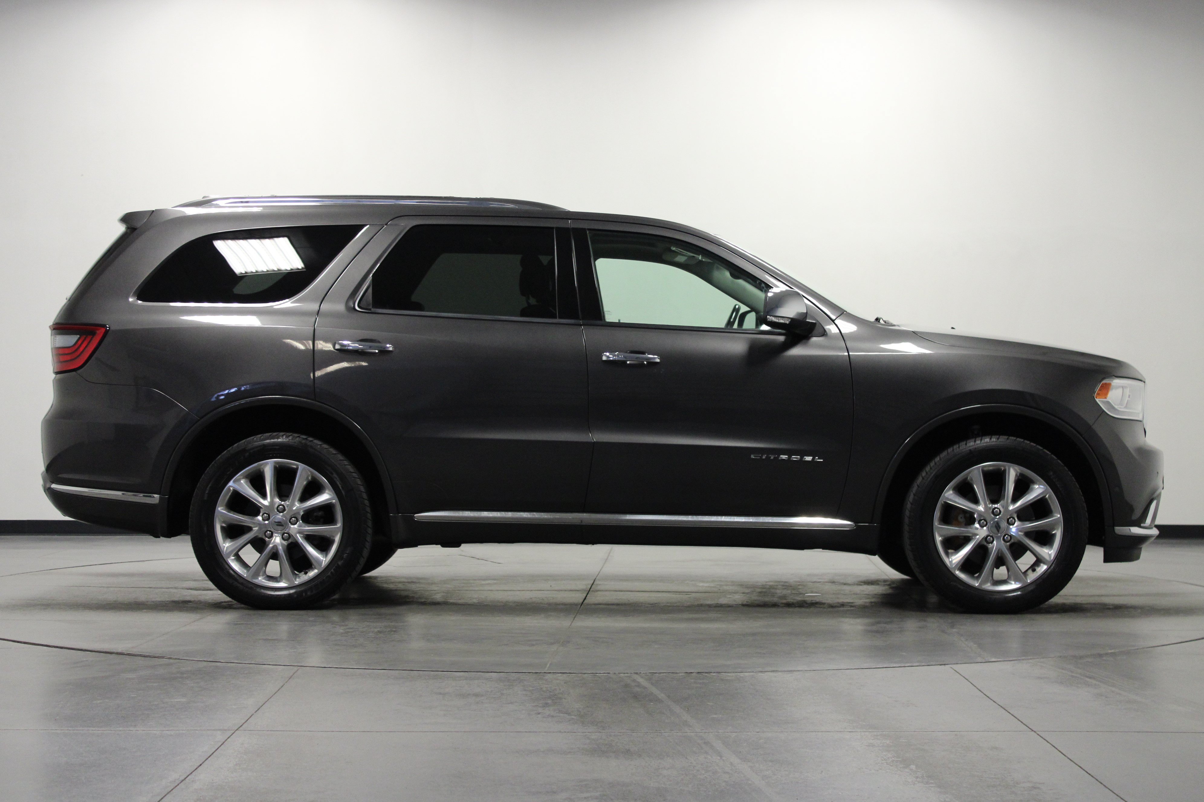 Used 2019 Dodge Durango Citadel w/ Technology Group AWD/4WD image 3