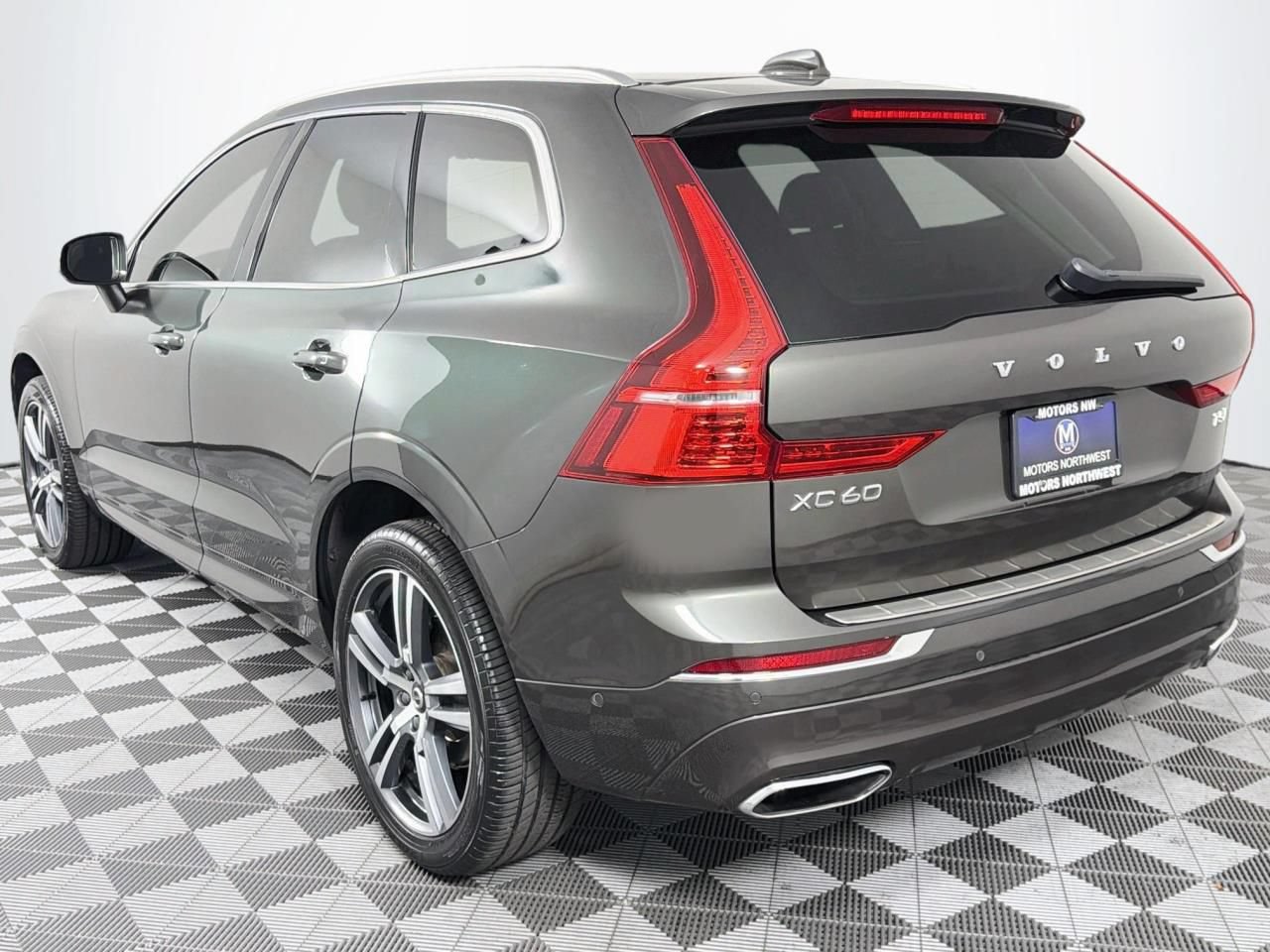 Used 2018 Volvo XC60 T5 Momentum w/ Convenience Package AWD/4WD image 9