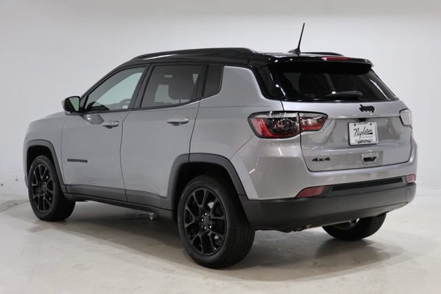 Used 2024 Jeep Compass Latitude w/ Convenience Group AWD/4WD image 5