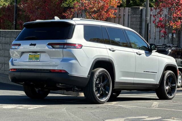 New 2025 Jeep Grand Cherokee L Laredo image 4