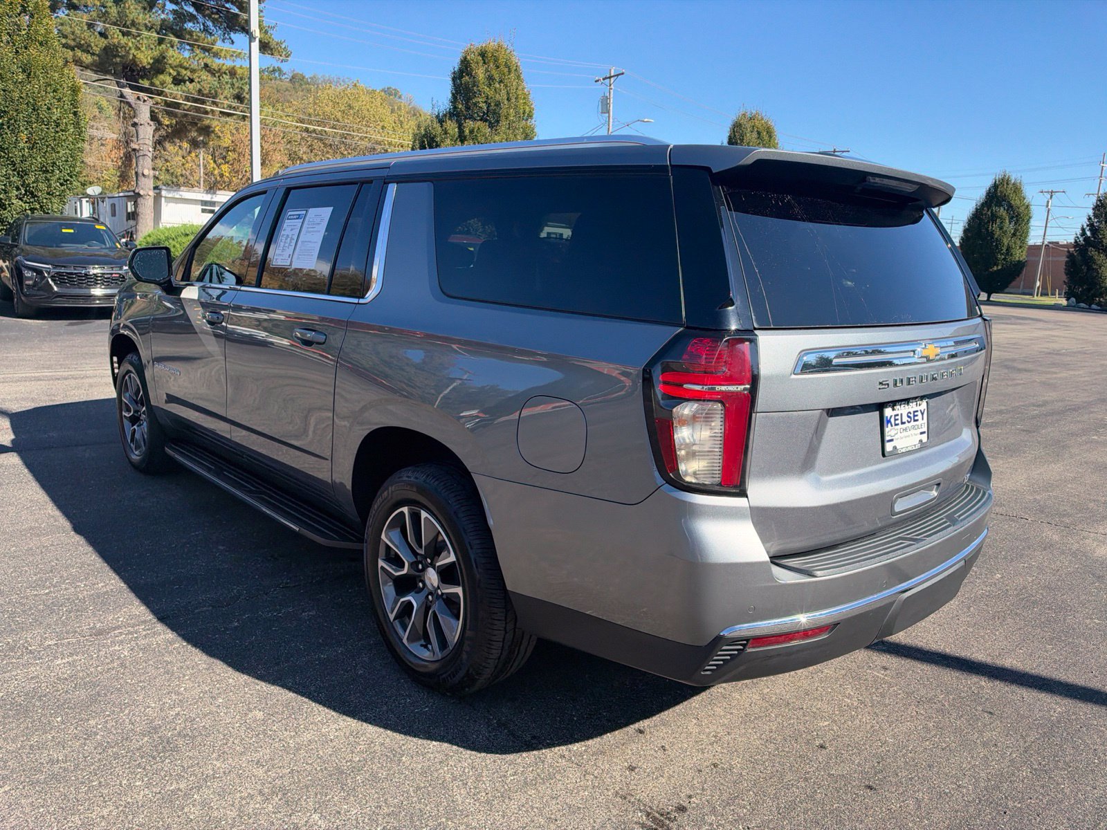 Used 2021 Chevrolet Suburban LT w/ Rear Media and Nav Package AWD/4WD image 3