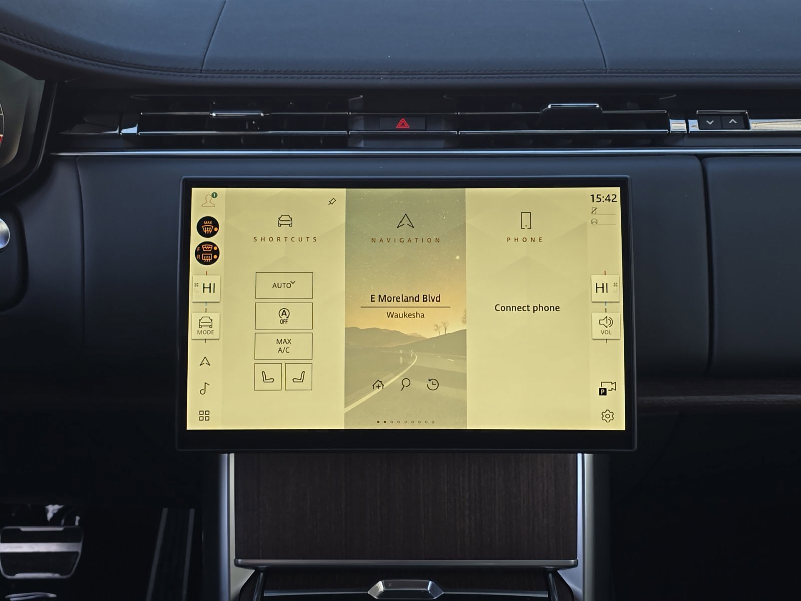 New 2026 Land Rover Range Rover SE image 17
