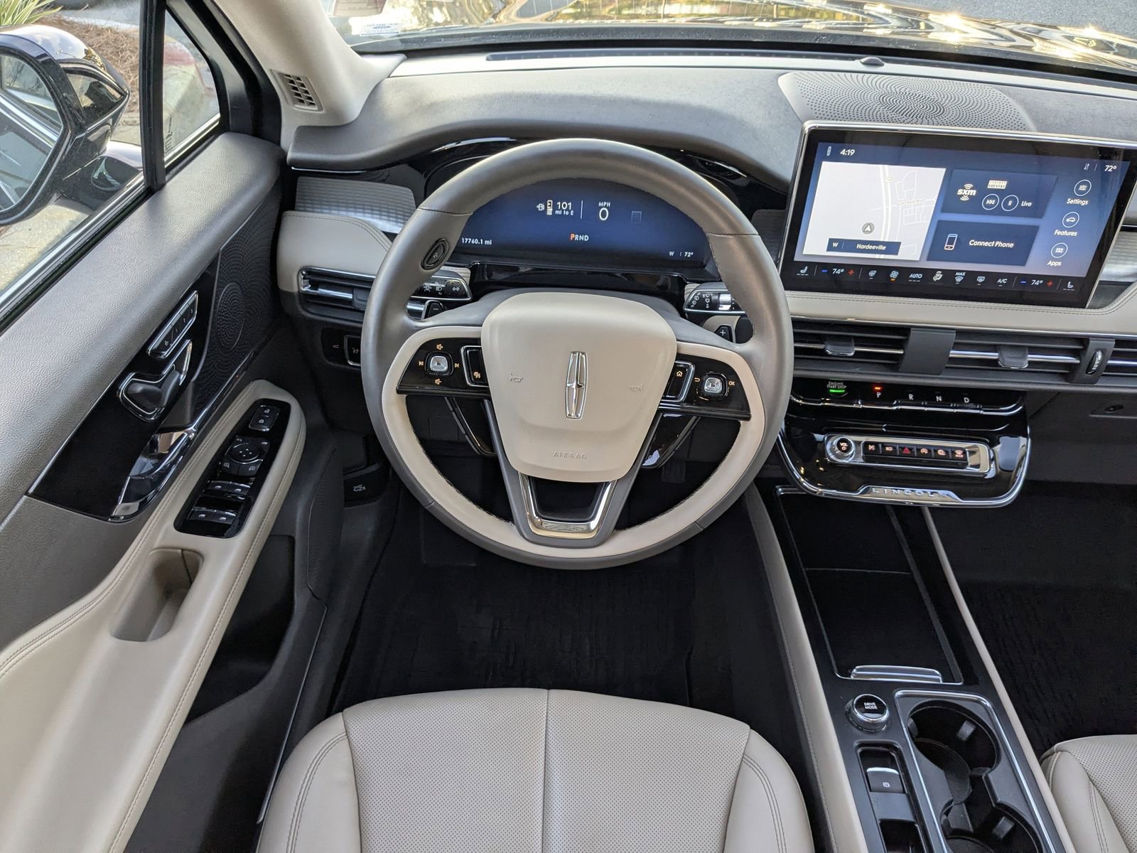 Certified 2024 Lincoln Corsair FWD w/ Equipment Group 101A image 19