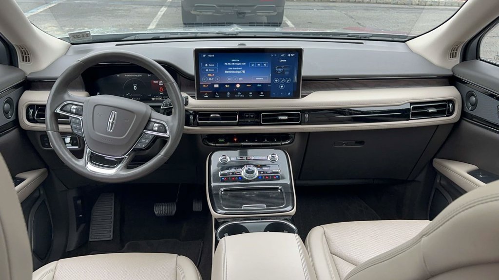 Used 2022 Lincoln Nautilus Reserve w/ Luxury Package AWD/4WD image 13