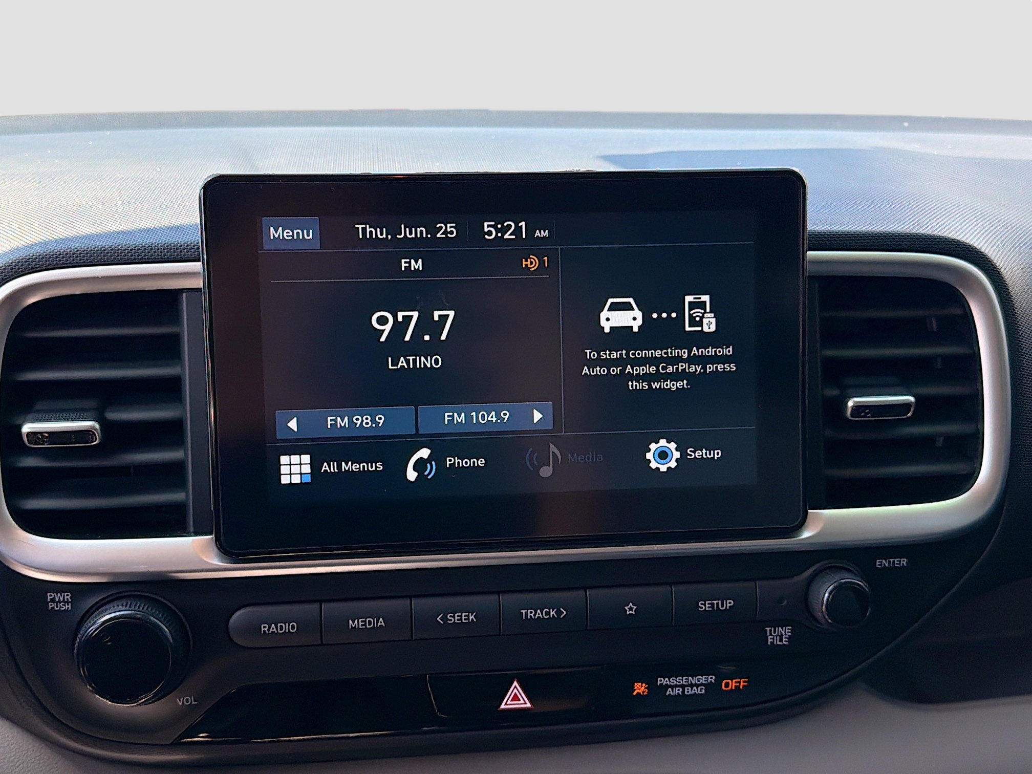 Used 2021 Hyundai Venue SEL image 24