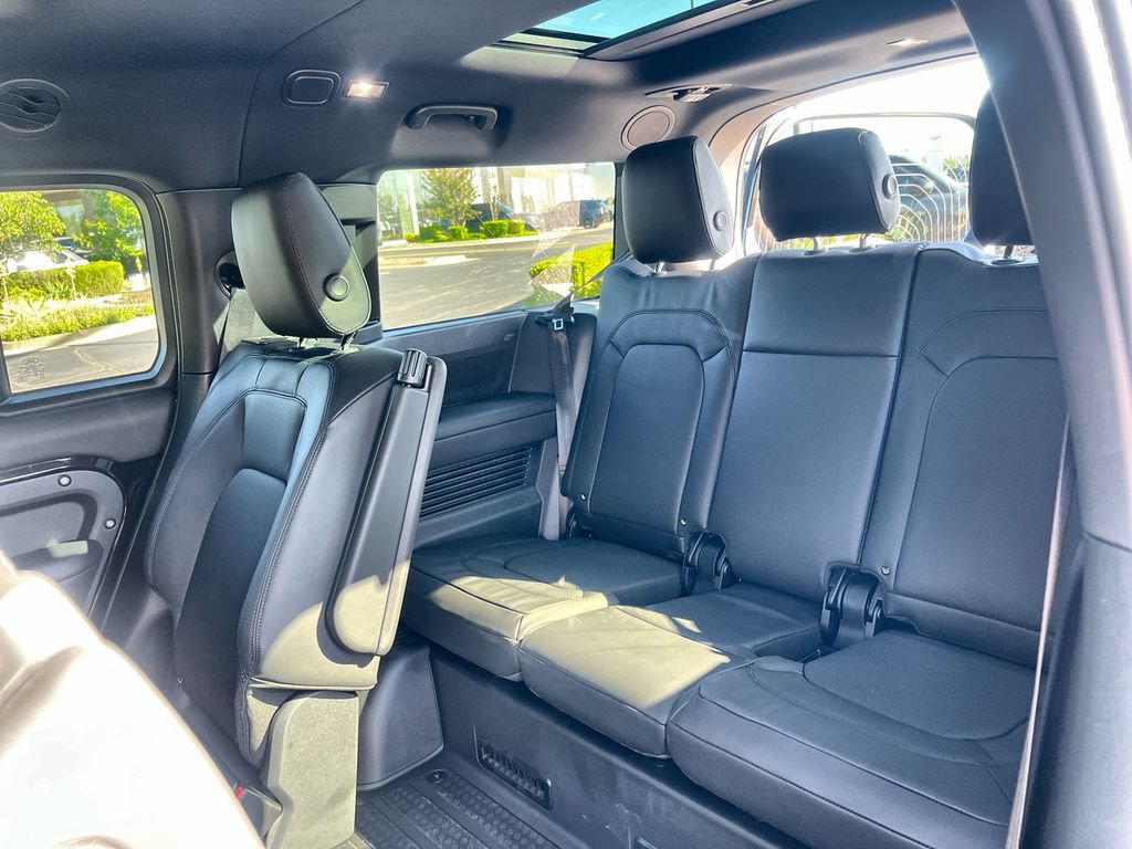Used 2026 Land Rover Defender 130 X-Dynamic SE AWD/4WD image 19