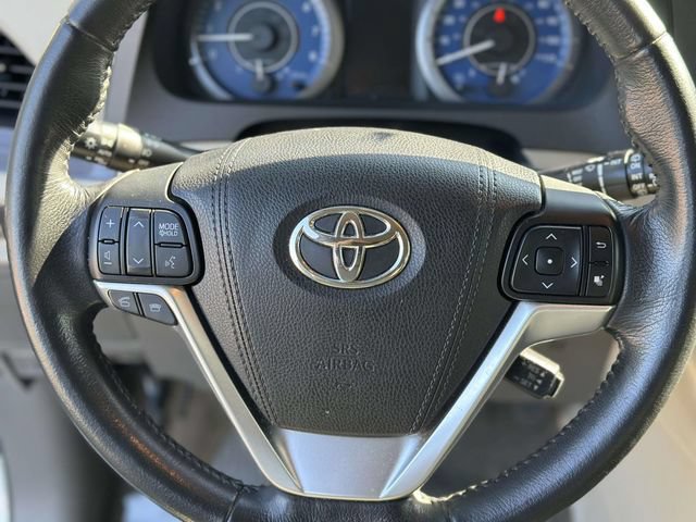 Used 2015 Toyota Sienna XLE Premium FWD image 15