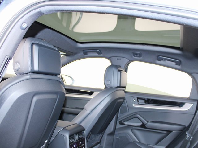 New 2025 Porsche Cayenne Coupe image 20