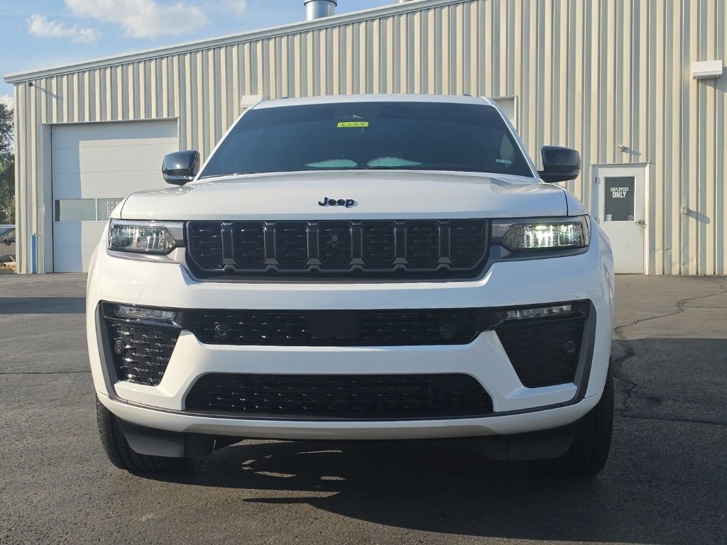Used 2026 Jeep Grand Cherokee L Limited AWD/4WD image 2