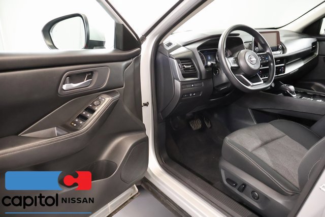 Certified 2024 Nissan Rogue SV FWD image 8