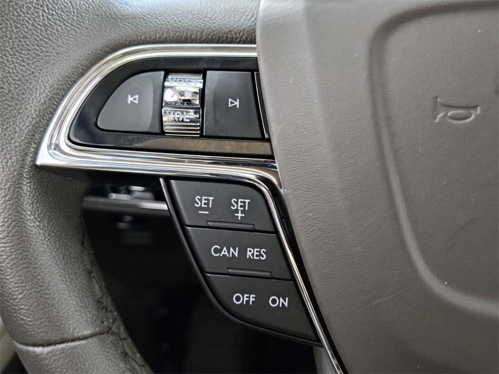 Used 2023 Lincoln Nautilus FWD w/ Premium Package image 21