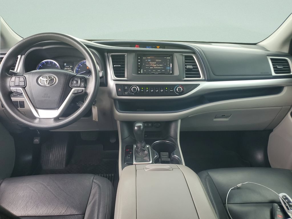 Used 2018 Toyota Highlander LE FWD image 11