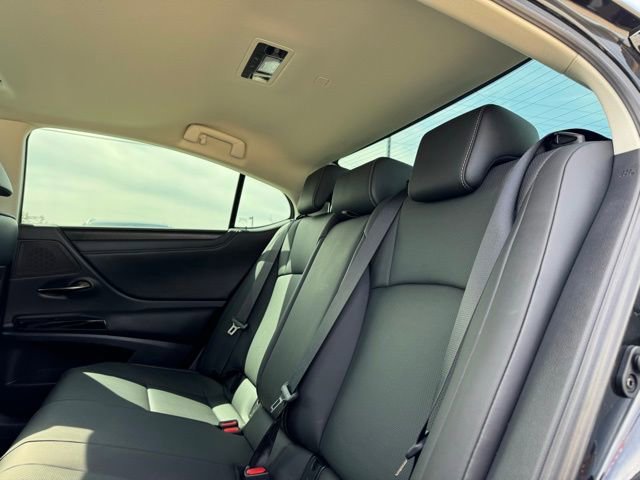 Used 2025 Lexus ES 300h w/ Premium Package FWD image 11